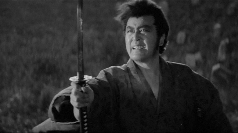 кадр из фильма 雲の剣風の剣