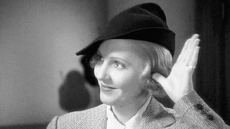 кадр из фильма Весь город говорит