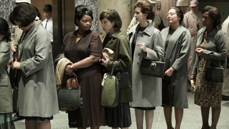 кадр из фильма Форма воды