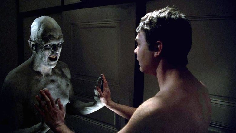 кадр из фильма Зло внутри