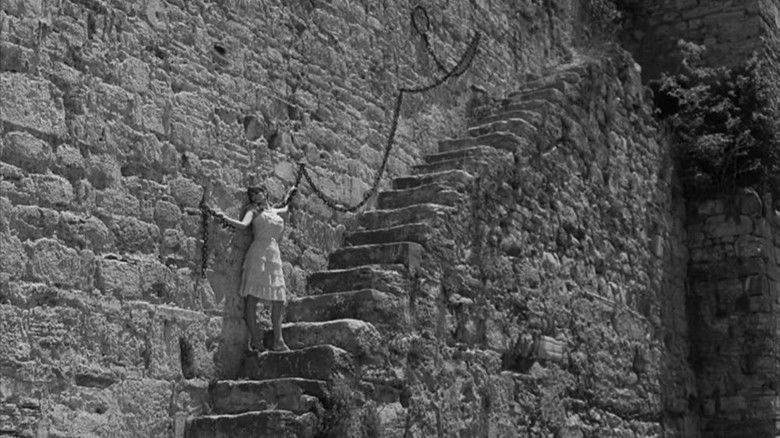 кадр из фильма Бессмертная