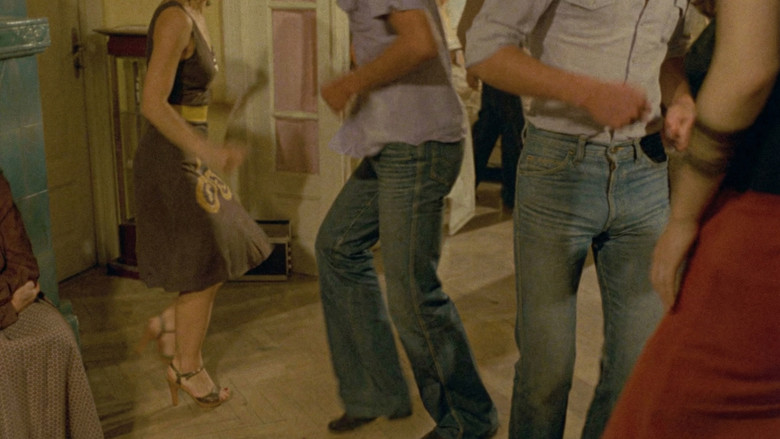 кадр из фильма Cine mă strigă?