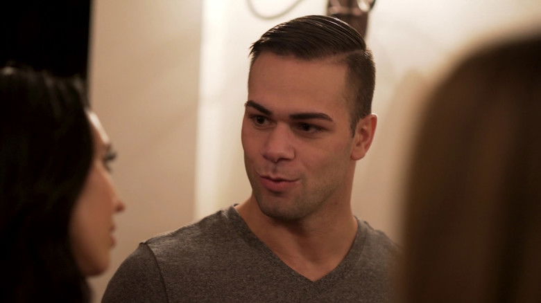 кадр из фильма Резня на кладбище