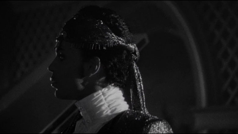 кадр из фильма Под вишневой луной