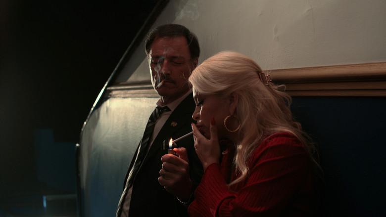 кадр из фильма Entre plumas falsas y balas verdaderas