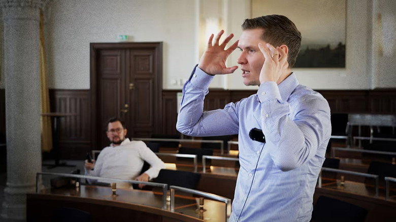 кадр из фильма Markus Allard siktar mot riksdagen