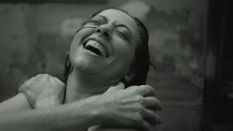 кадр из фильма A Falecida