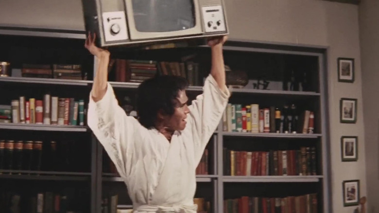 кадр из фильма Франкенштейн против Барагона