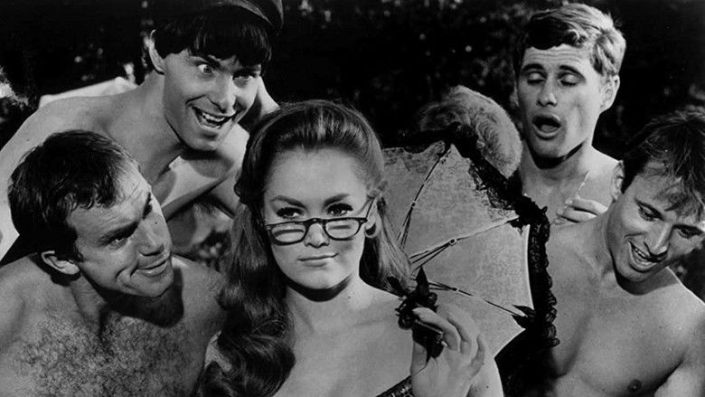 кадр из фильма Призрак в невидимом бикини