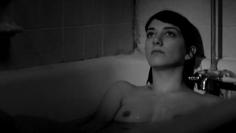 кадр из фильма Девушка возвращается одна ночью домой