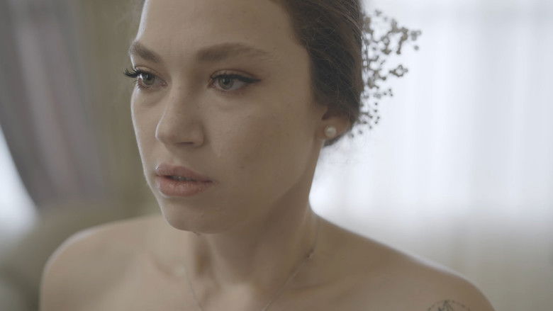 кадр из фильма LCV (Lütfen Cevap Veriniz)