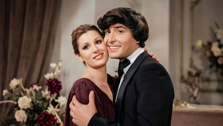 кадр из фильма İşte Bizim Hikayemiz