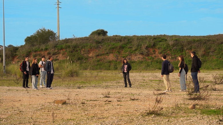 кадр из фильма O Nerd, o Bruto e a Roqueira