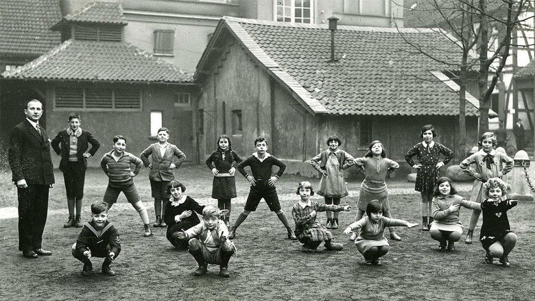 кадр из фильма Die Kinder der Turnstunde