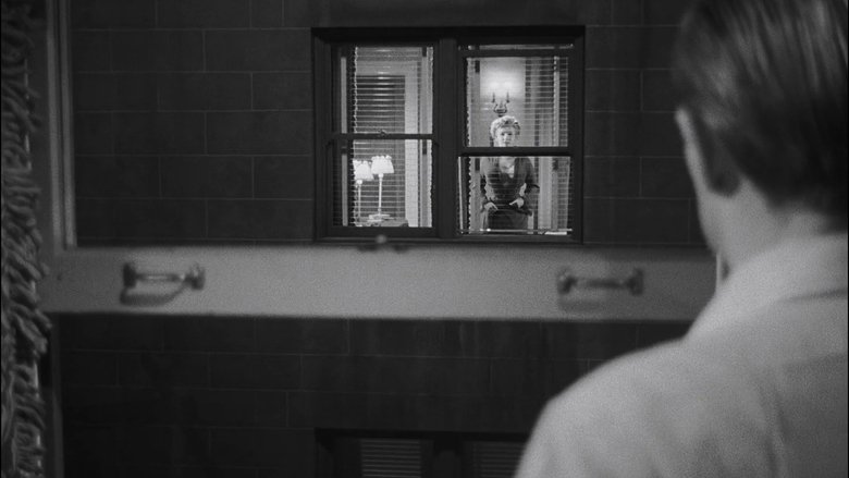 кадр из фильма Можешь не стучать