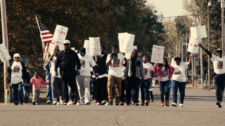 кадр из фильма The Past Is Never Dead