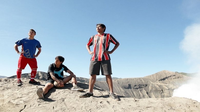 кадр из фильма Tendangan Dari Langit