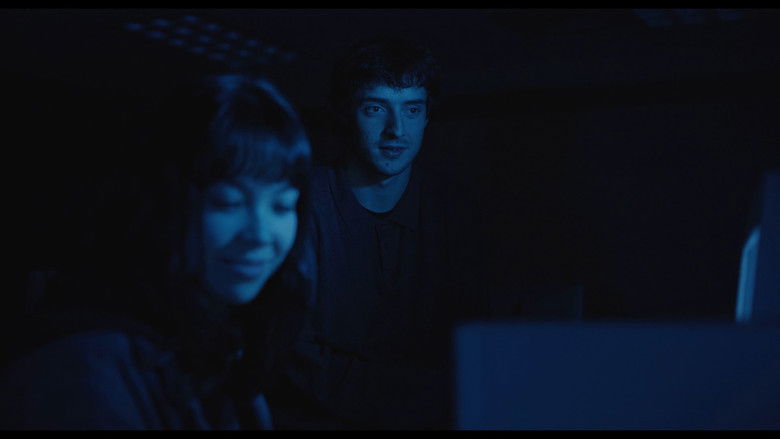 кадр из фильма NET