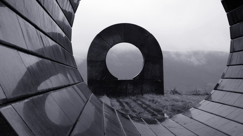 кадр из фильма Последние и первые люди