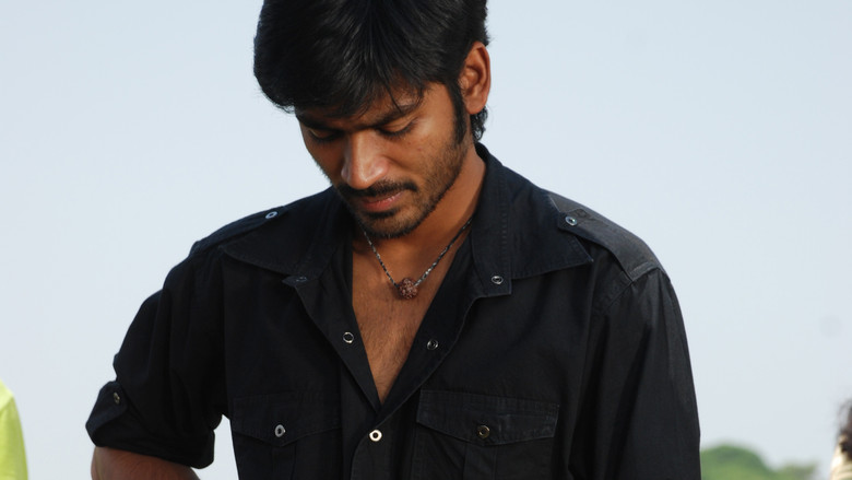 кадр из фильма படிக்காதவன்