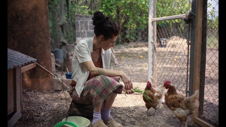 кадр из фильма Глухая