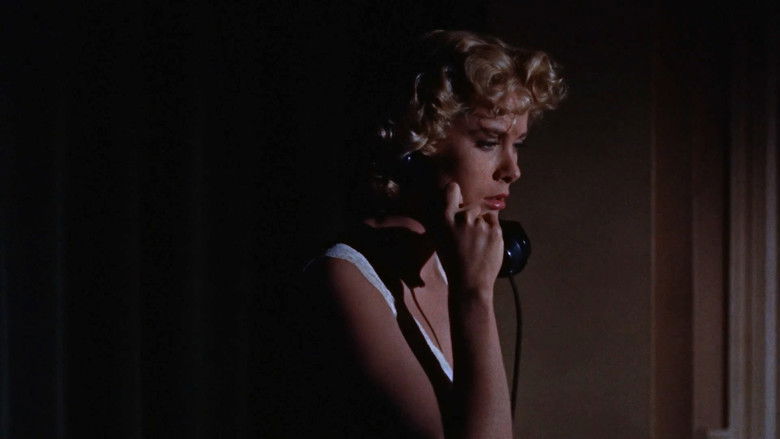 кадр из фильма В случае убийства набирайте «М»