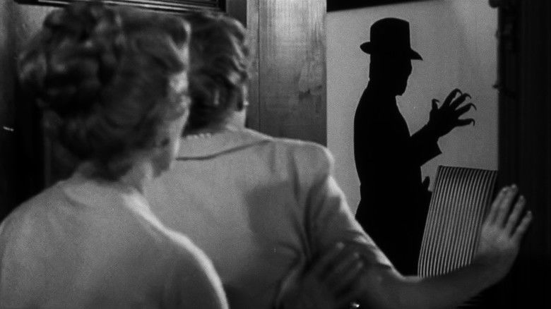 кадр из фильма Летучая мышь