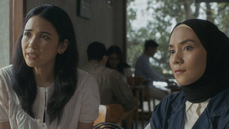 кадр из фильма Hanya Namamu Dalam Doaku