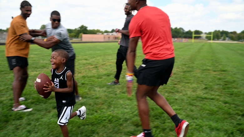 кадр из фильма Покажи мне отца