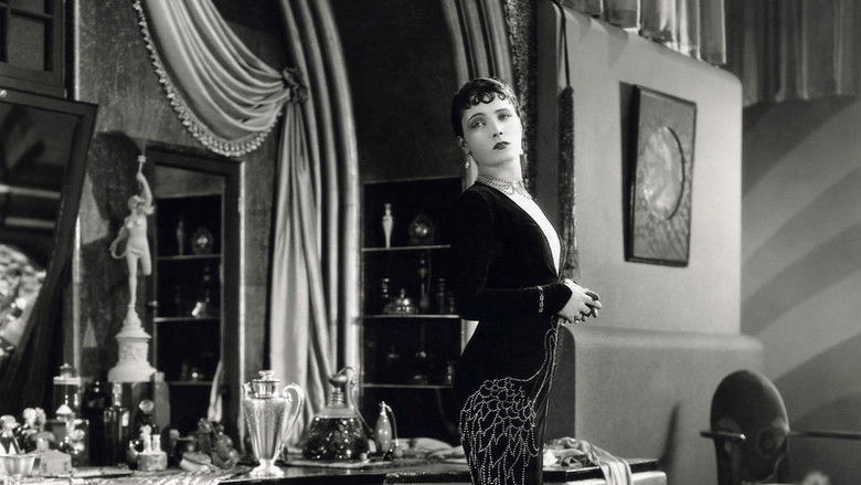 кадр из фильма Women Love Diamonds