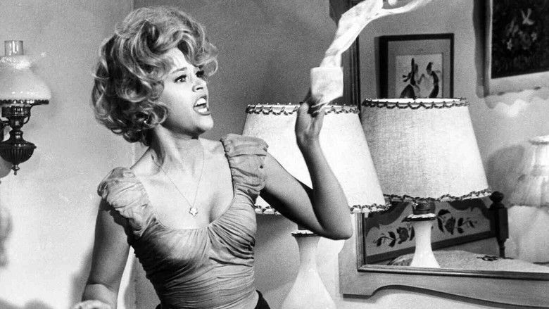 кадр из фильма Период привыкания