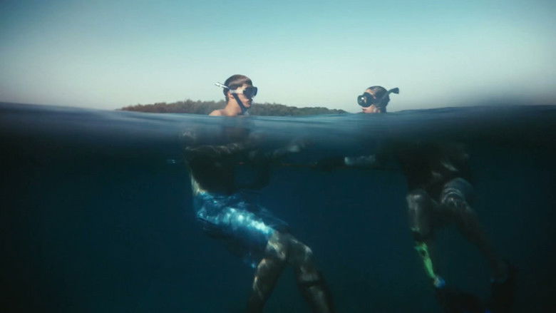 кадр из фильма Необитаемый