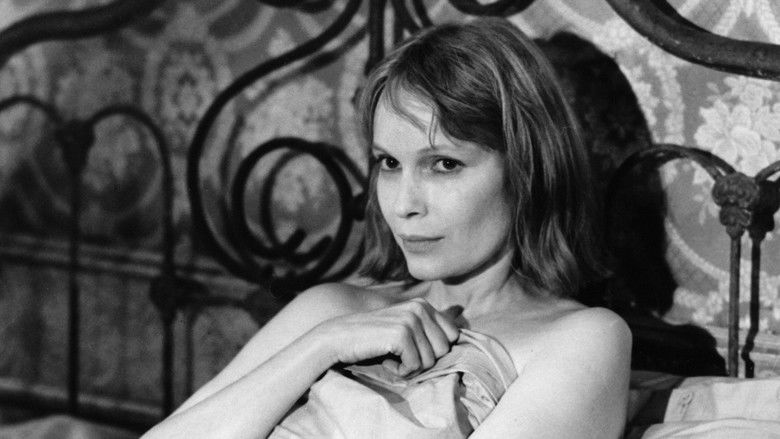 кадр из фильма Тени и туман