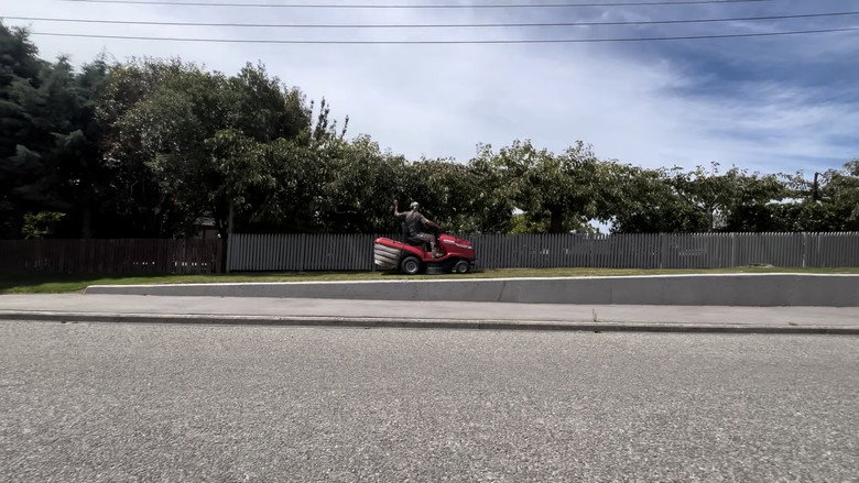 кадр из фильма A Suburban Drone
