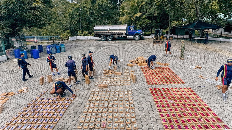кадр из фильма Cocaïne : la poudrière colombienne