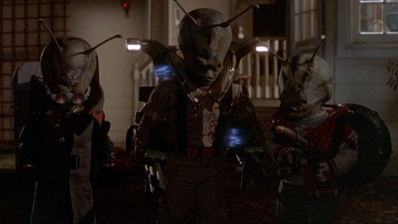 кадр из фильма Завоеватели из космоса