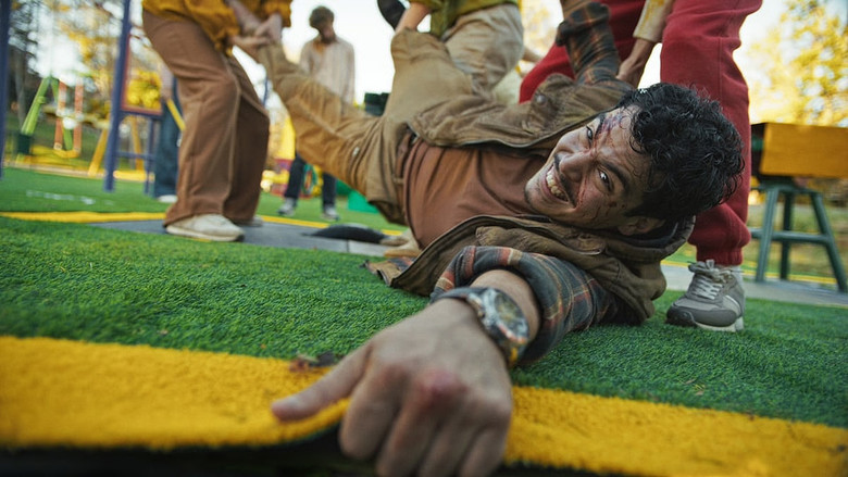 кадр из фильма Hive