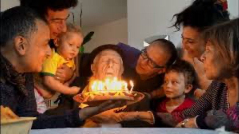 кадр из фильма Les pères sont des mères juives comme les autres