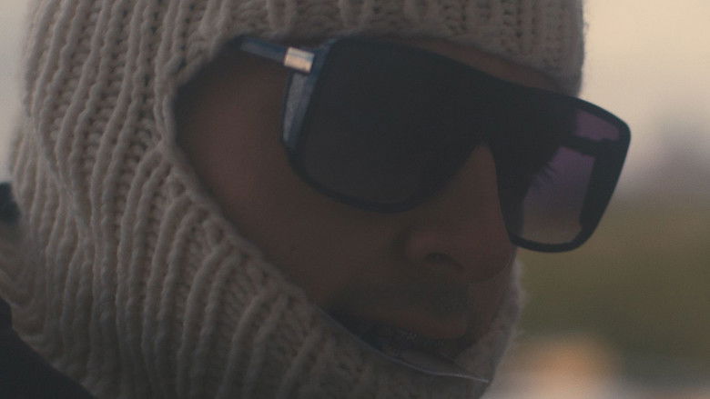 кадр из фильма Привычка нюхать пальцы