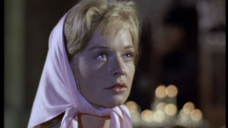 кадр из фильма The Greengage Summer