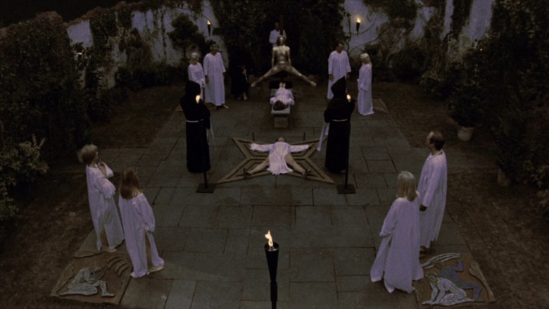 кадр из фильма Дочь Дьявола