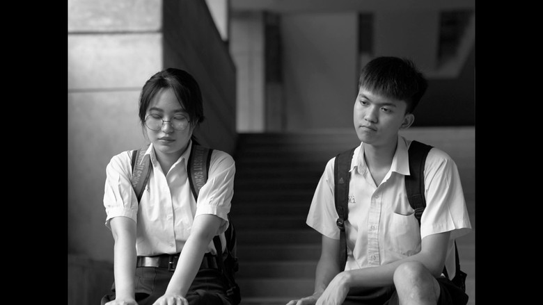 кадр из фильма We are Alienate