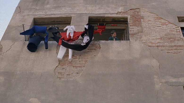 кадр из фильма Титька и луна