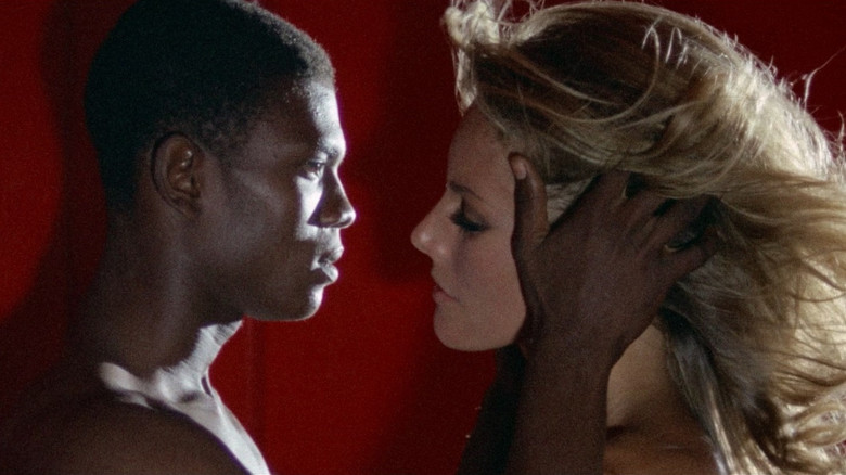 кадр из фильма Тропик Рака