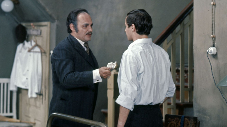 кадр из фильма Отель «Пацифик»