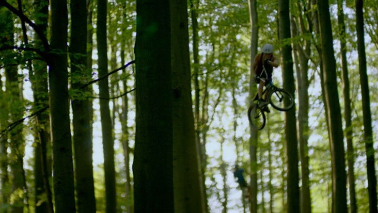 кадр из фильма Фиолетовый