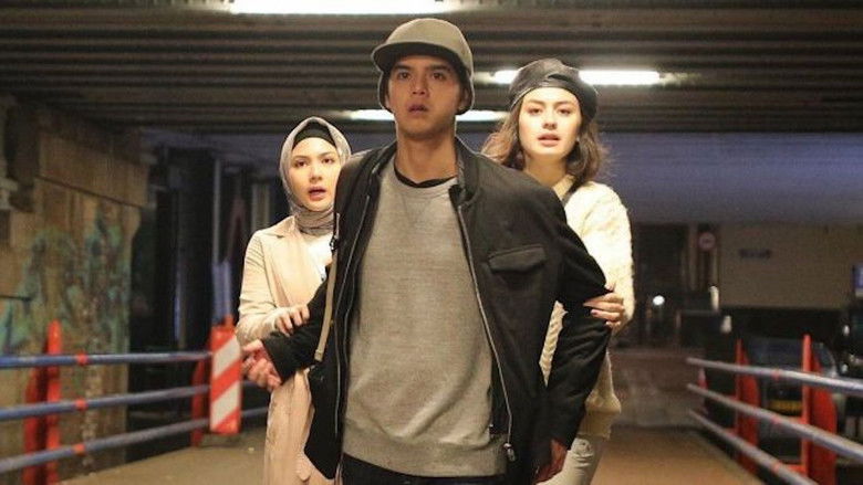 кадр из фильма Mengejar Surga