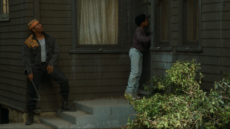 кадр из фильма Люди под лестницей