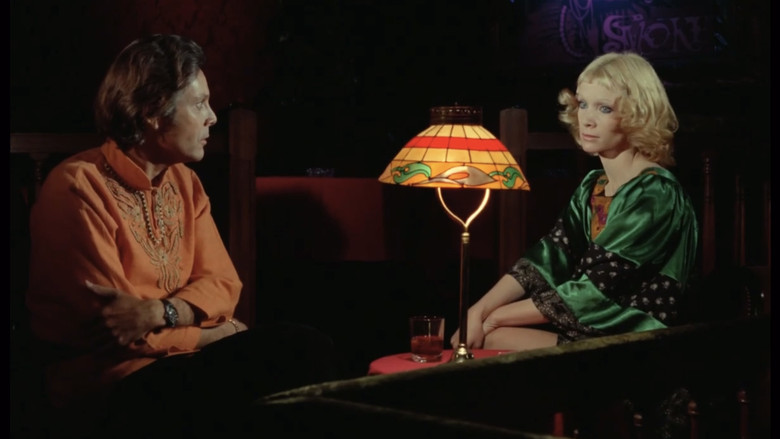 кадр из фильма Les désaxées