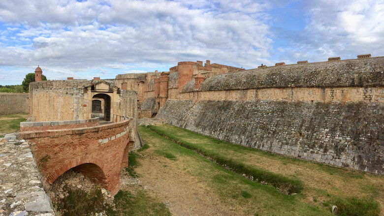 кадр из фильма Новая жизнь феодальных замков